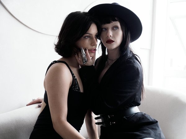 Exploration intime de la mode : échange éclairant avec des créateurs au style kinfolk